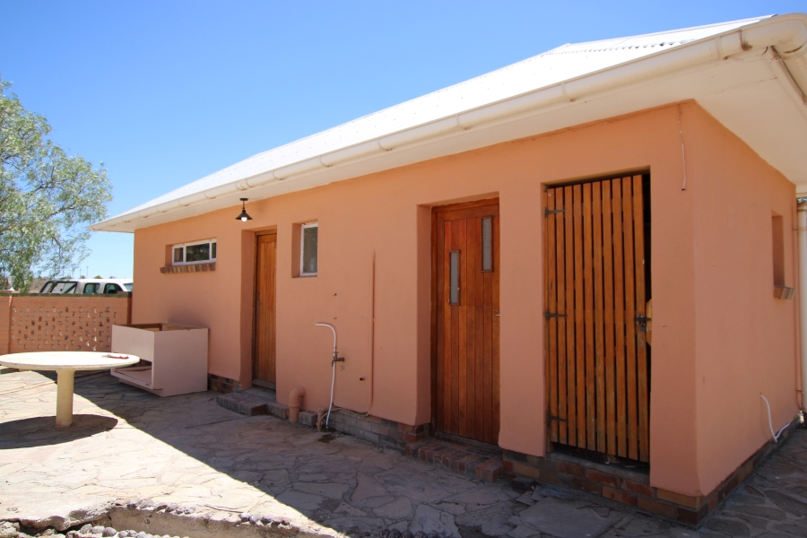 2 Bedroom Property for Sale in Fraserburg Northern Cape